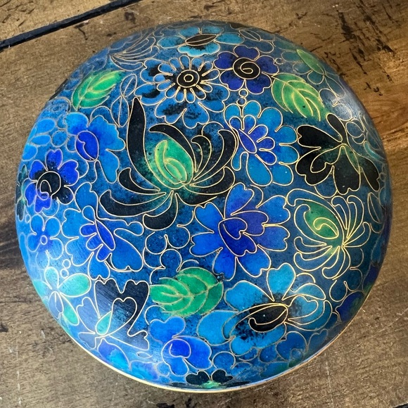 Rare Vintage Chinese Cloisonné Stash Trinket Box – Blue & Green Floral – 4” x 2” - Picture 12 of 13